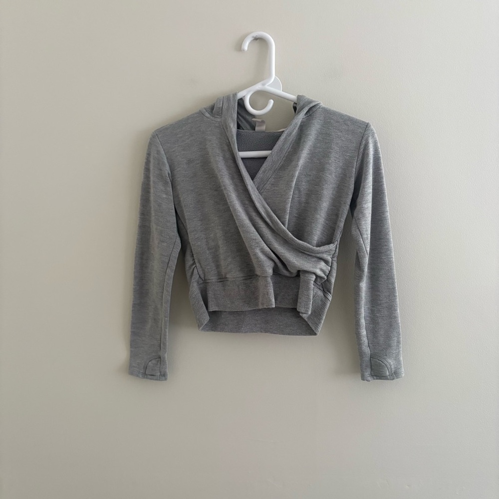 Athleta Girl Medium 8/10 Grey Hooded Crop Top Cozy Vneck Sporty Dance fall